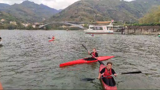Toplumun kültürel ve sosyal yaşamını geliştirmek ve yerel örgütleri, kooperatifleri, dernekleri ve sivil toplum kuruluşlarını (STK) desteklemek için diğer girişimler. İlçe gençlik ve spor müdürlüğünün organize ettiği bir gün süren kano yarışlarına katkı sağladık. Dereceye giren kanoculara ödül alımı gerçekleştirdik.